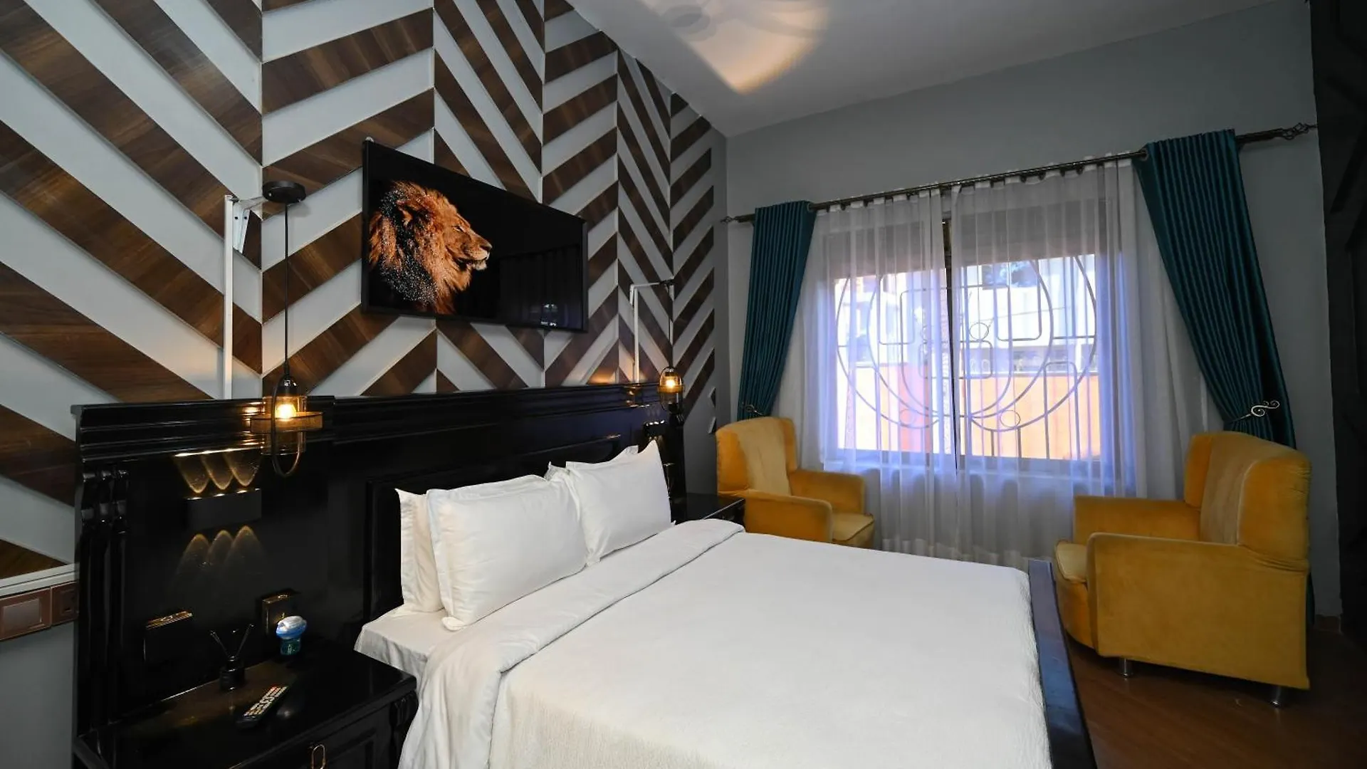 Cascade Cove Kampala -Jacuzzi - Gazebo With Fountain Βίλα